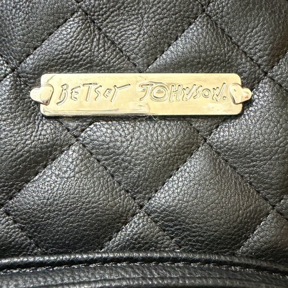 BETSEY JOHNSON WOMEN'S DIAMOND QUILT KITCH BACKPACK - Picture 4 of 7